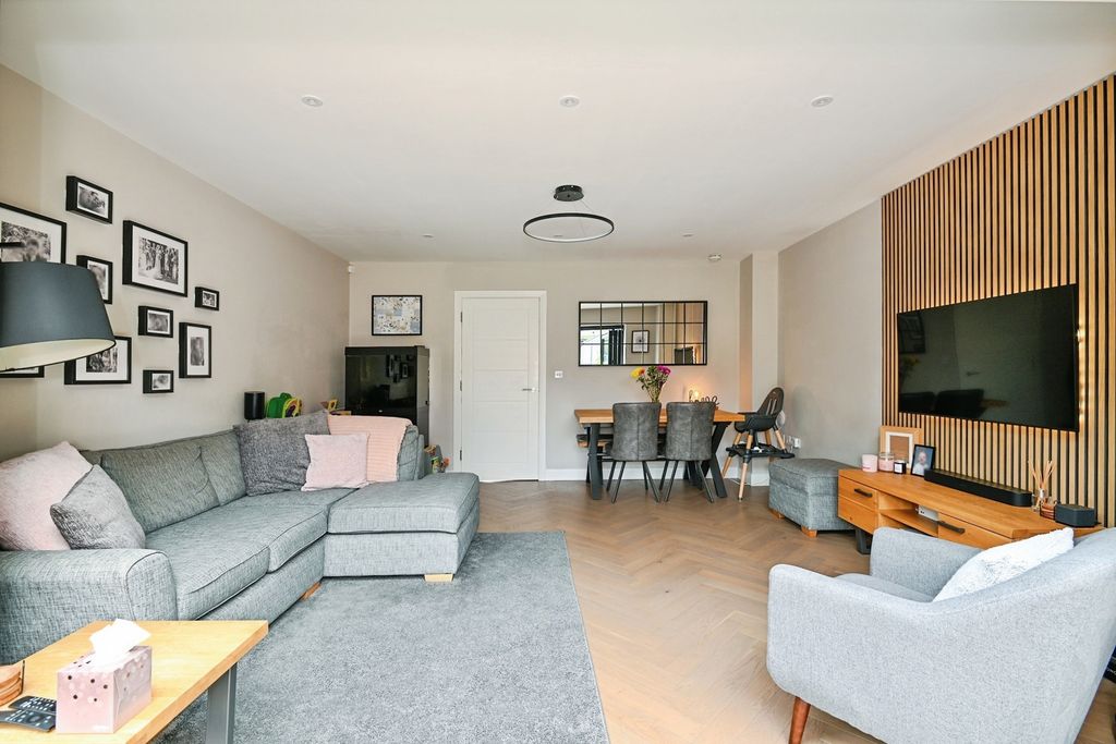 Property photo 3 of 14 Pbox-Img.Jpg