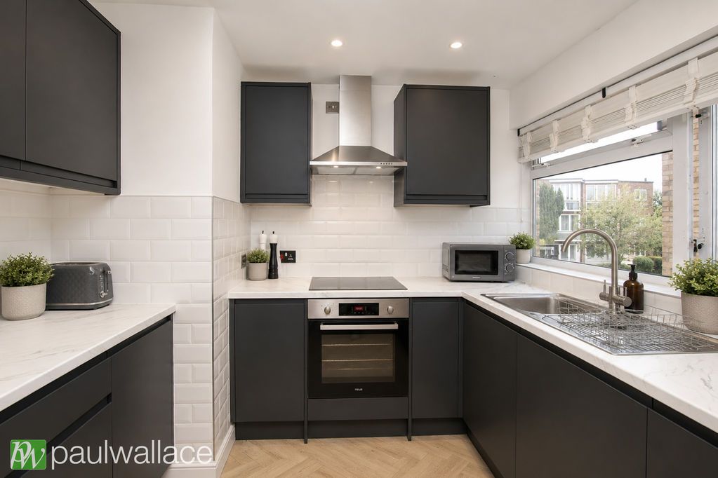 Property photo 2 of 14 Kitchen
