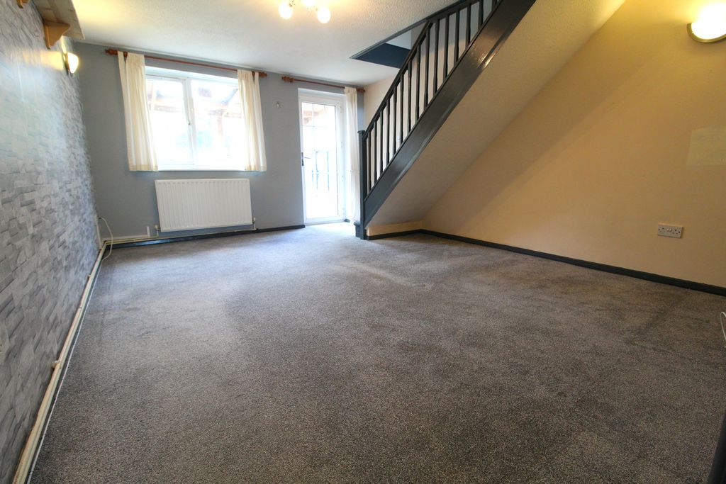 Property photo 1 of 10 Living Room