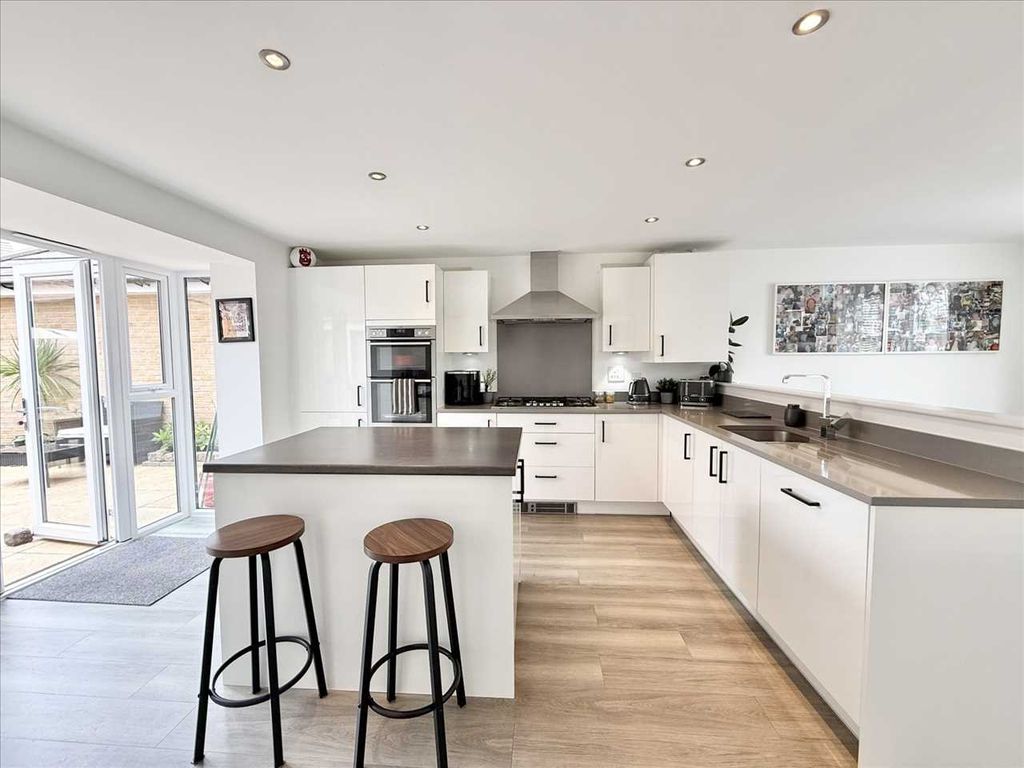 Property photo 3 of 33 Kitchen Diner