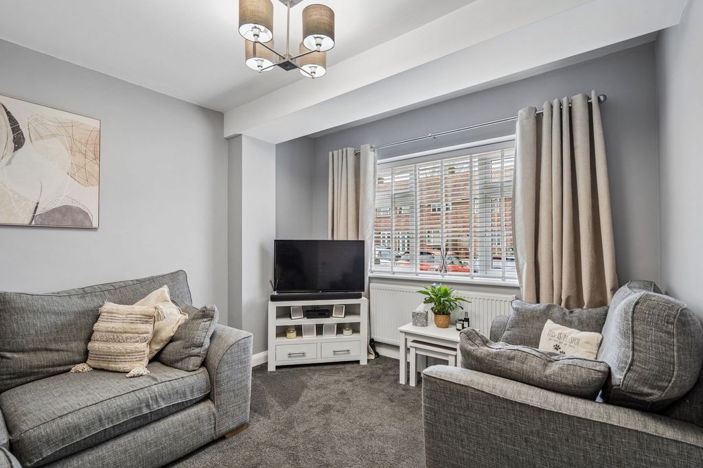 Property photo 2 of 21