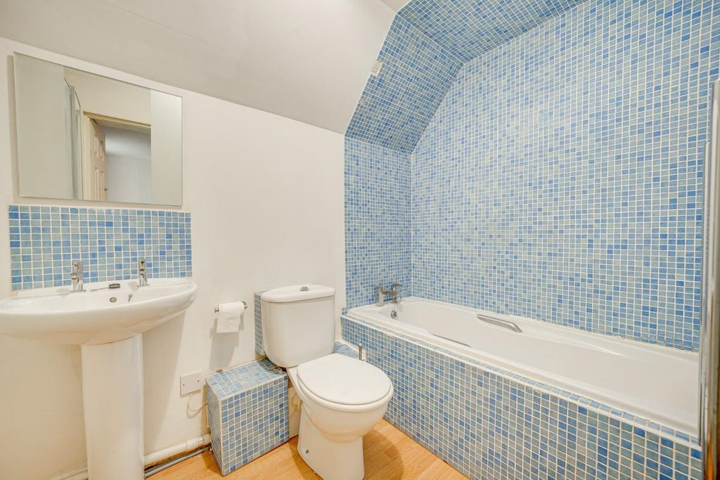 Additional image 11 of 2 bed flat for saleLake Street, Leighton Buzzard LU7