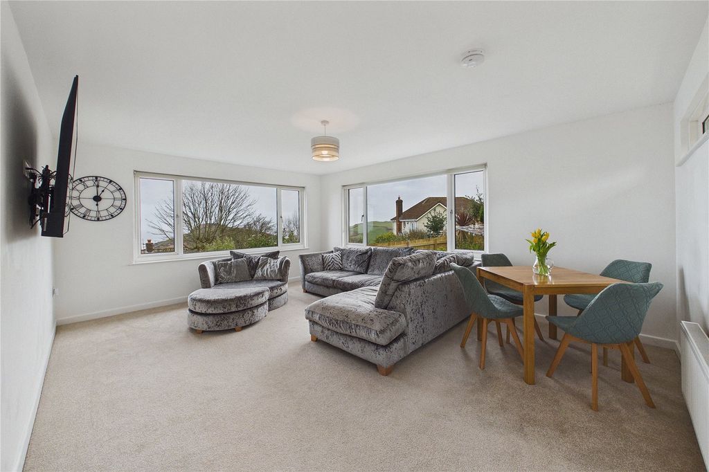 Property photo 2 of 13 Picture No. 17