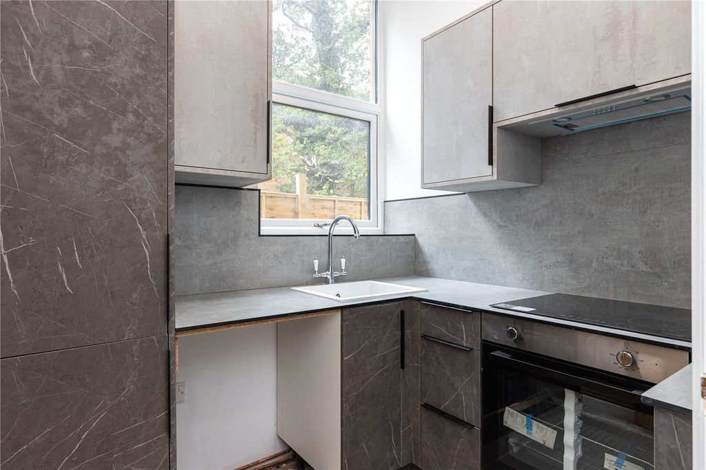 Property photo 1 of 11 Kitchen