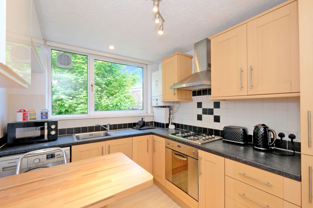 Property photo 2 of 23