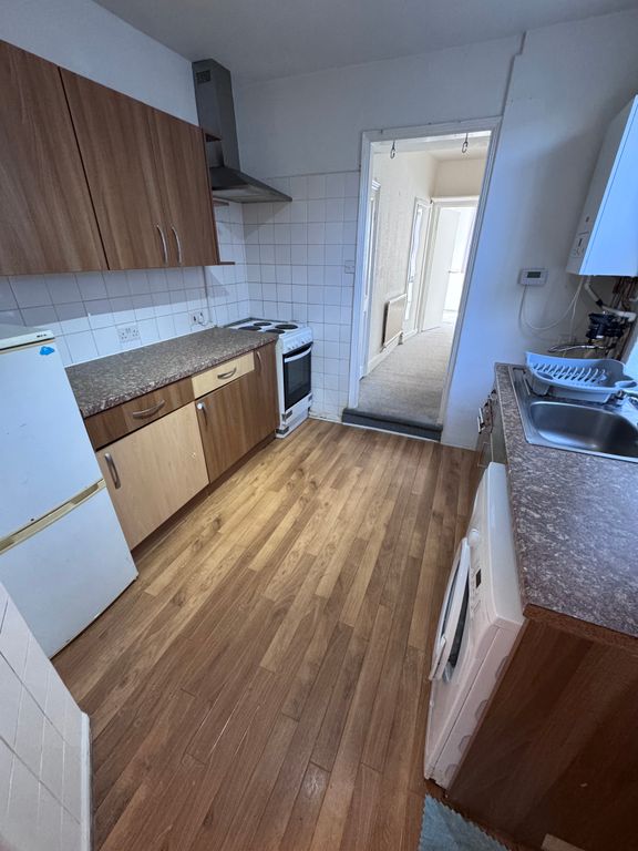 Property photo 1 of 6 Kitchen