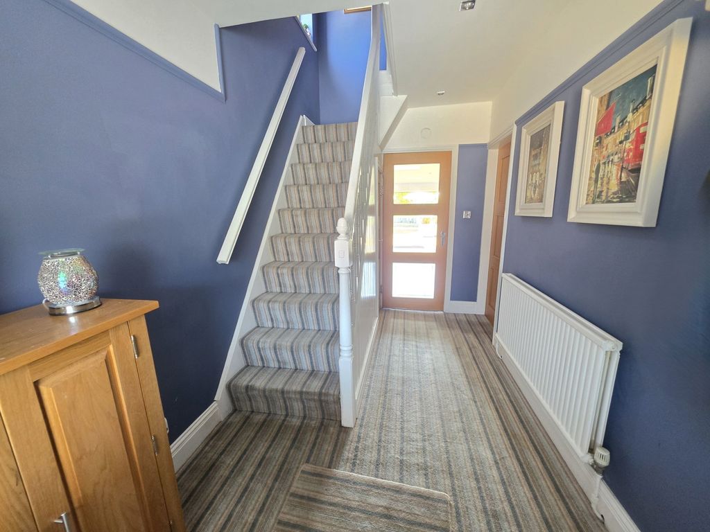 Property photo 2 of 26