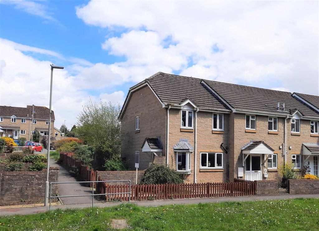 Property photo 1 of 12