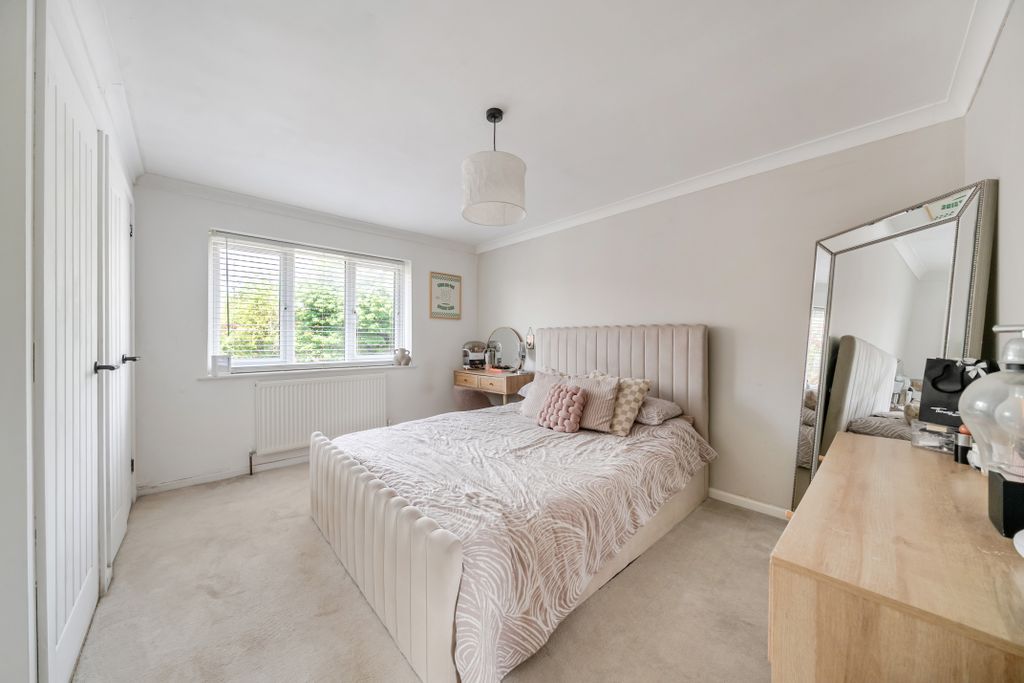 Property photo 2 of 17 14536323