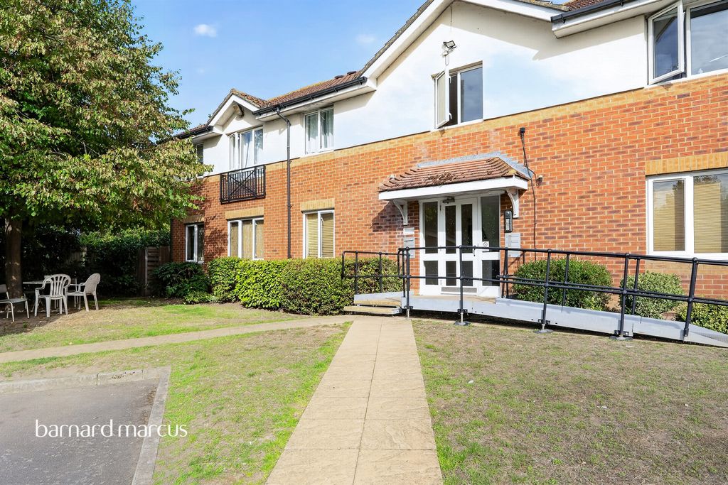 Property photo 1 of 8