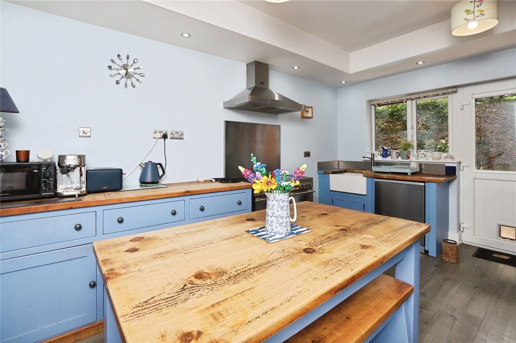 Property photo 2 of 20 Picture No. 16