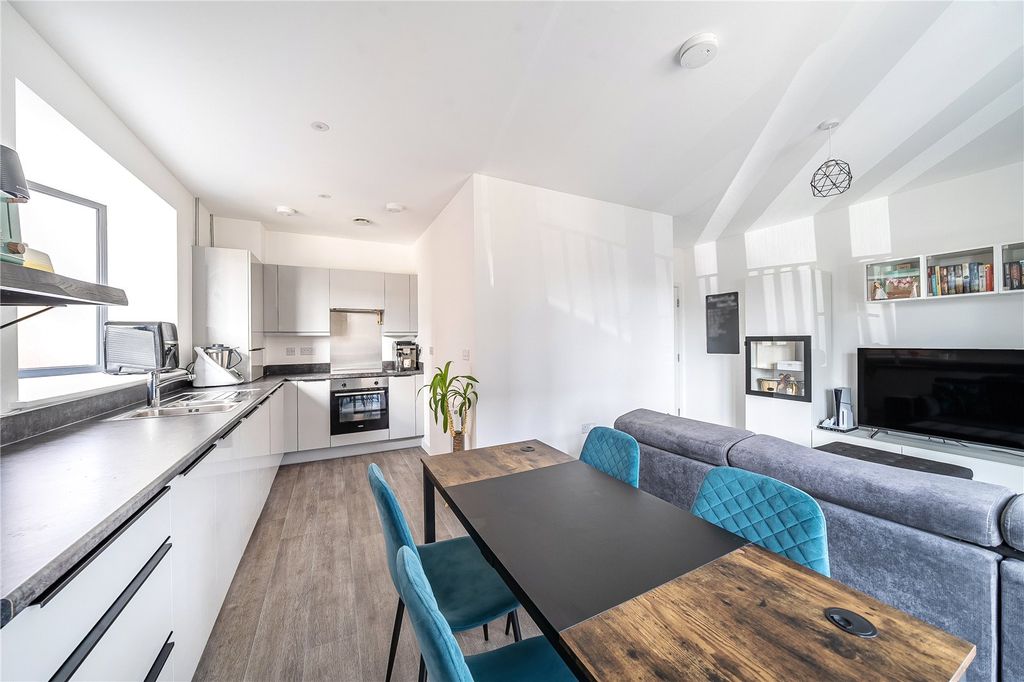 Property photo 2 of 20 Picture No. 11