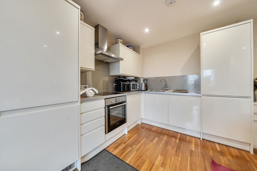 Property photo 2 of 16 1423183-7-69Aae11...
