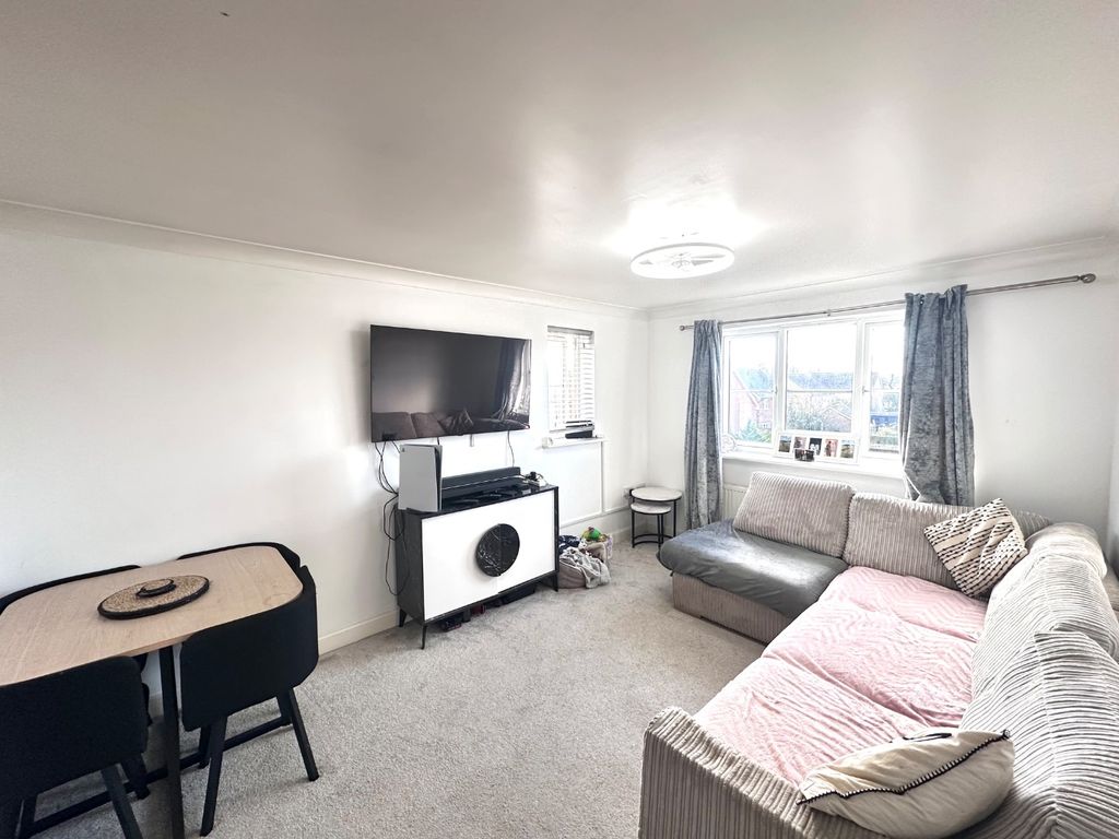 Property photo 2 of 7 4886822