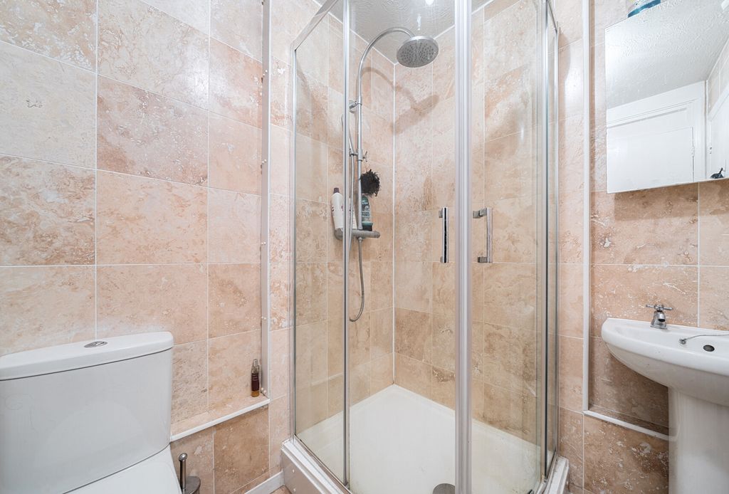 Property photo 3 of 8 1318124-11-686530...