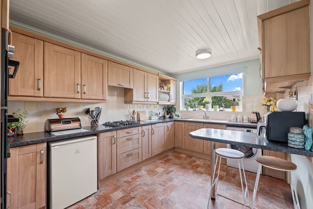 Property photo 3 of 31