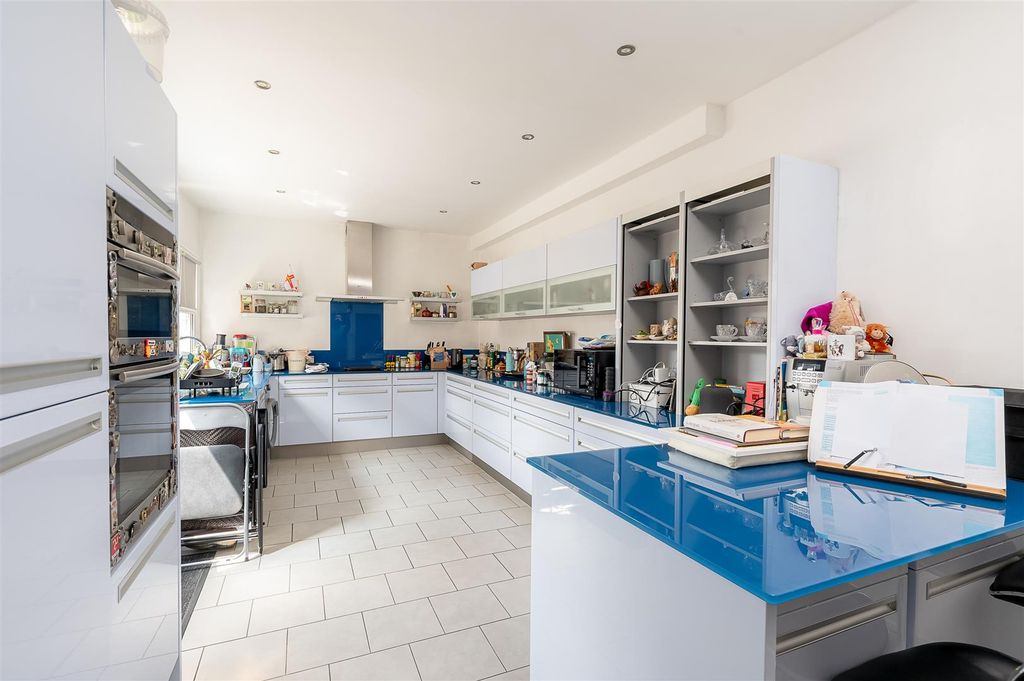 Property photo 2 of 15 Kitchen