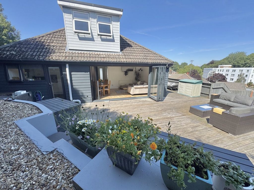 Property photo 1 of 31