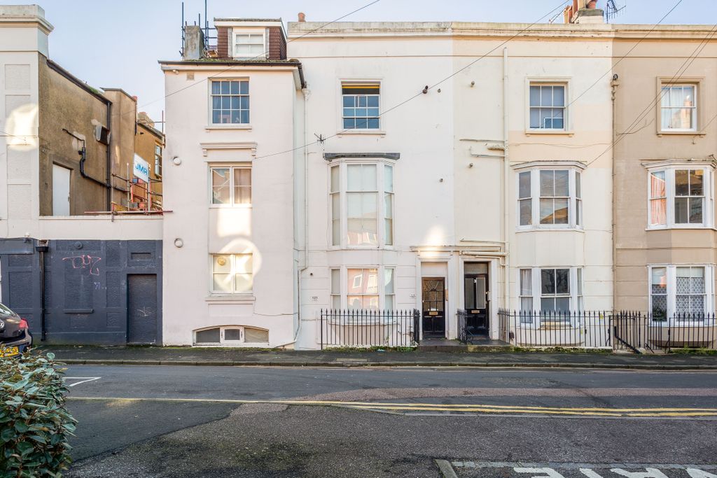 Property photo 2 of 9