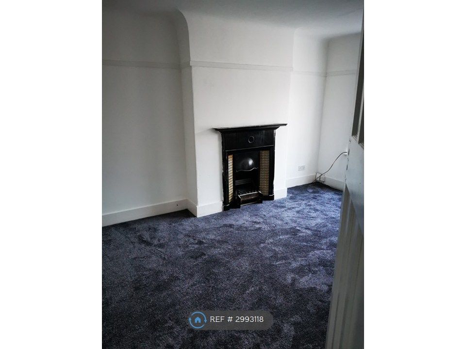 Property photo 3 of 12 Main Bedroom
