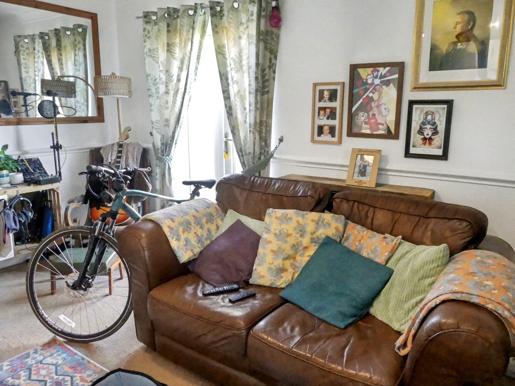 Property photo 2 of 8