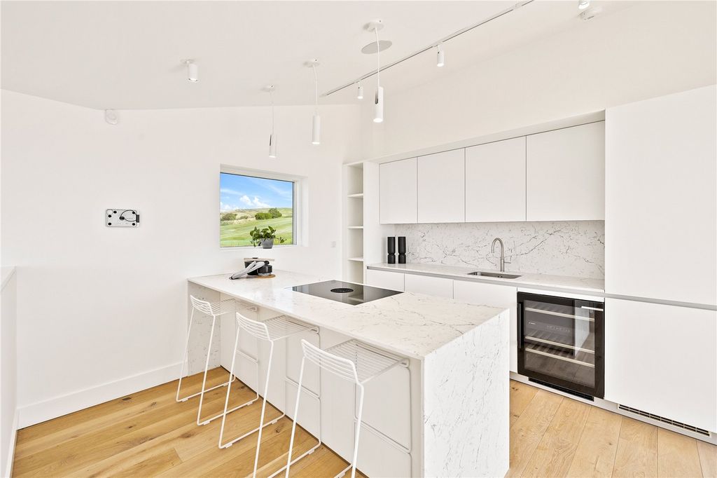 Property photo 2 of 45 Picture No. 06