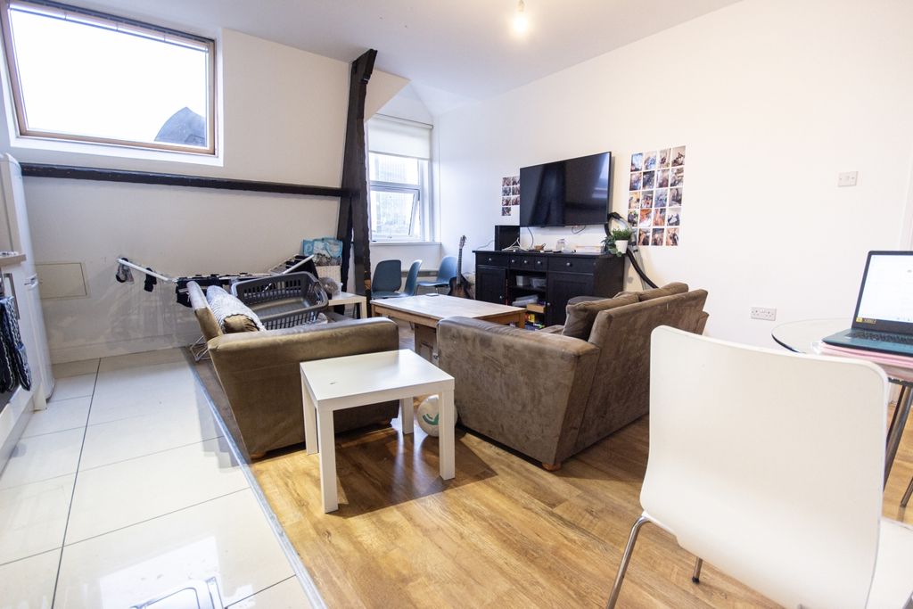 Property photo 2 of 11 1