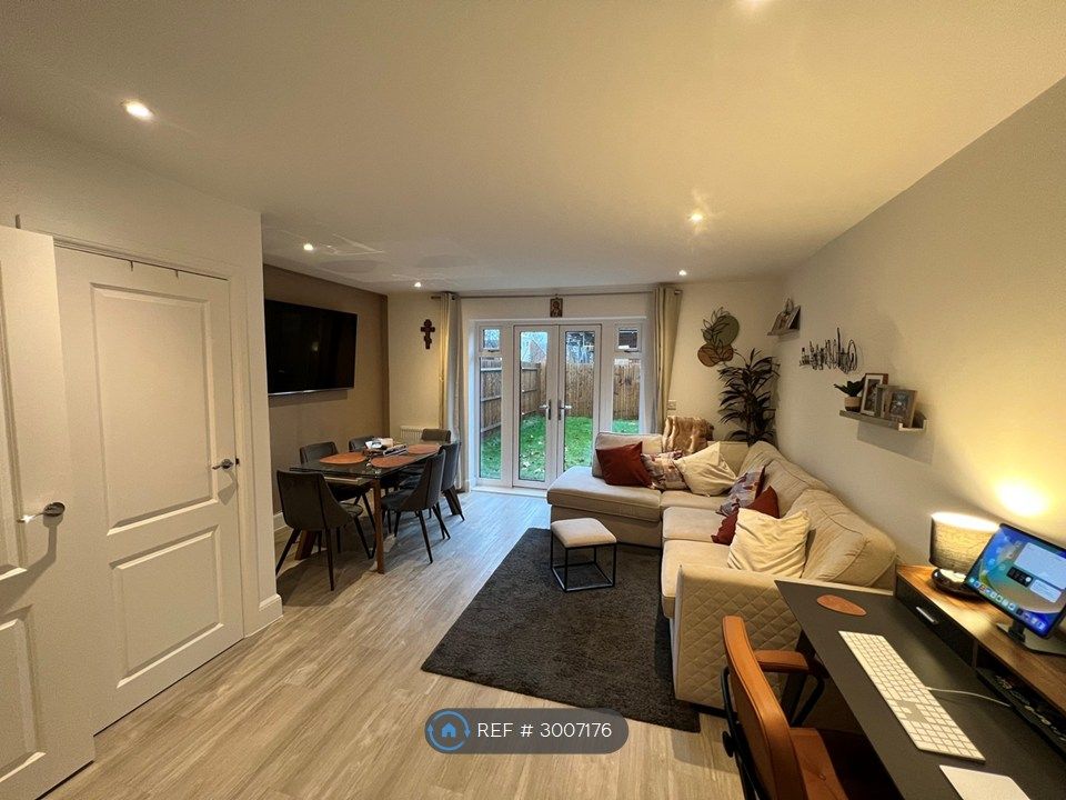 Property photo 3 of 35 Living, Dining &amp; Garden