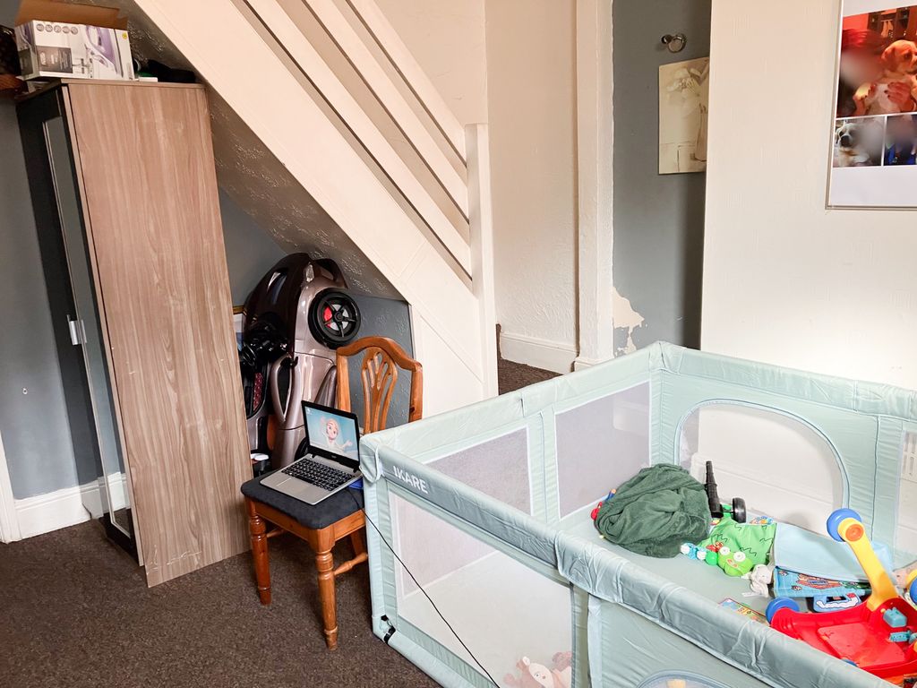 Property photo 2 of 9 Front Room Kenworthy