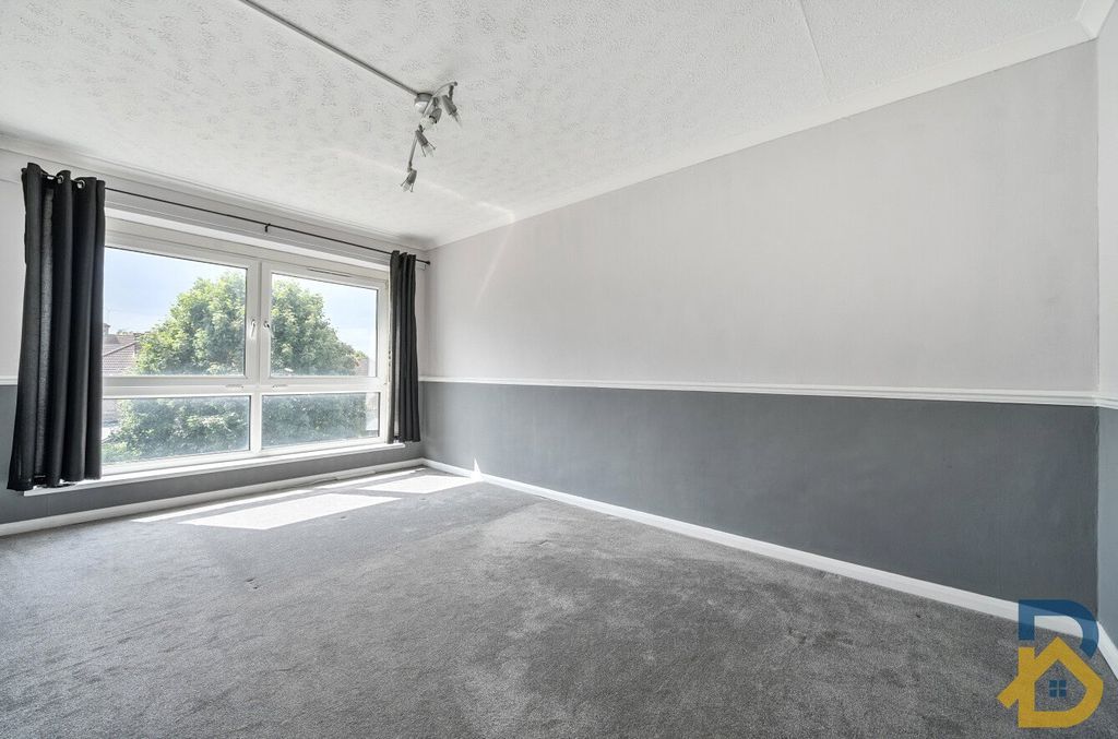 Property photo 3 of 10 Picture No. 28