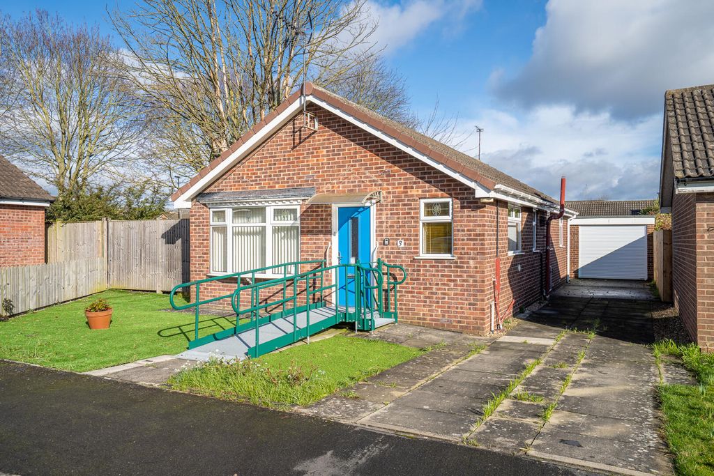 Property photo 1 of 16 Front (Exterior)