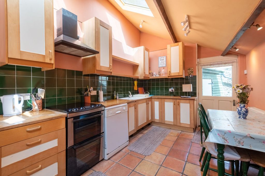 Property photo 3 of 23