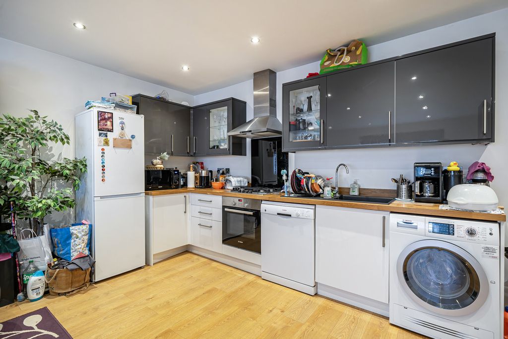 Property photo 2 of 20 1439227-2-69De6F0...