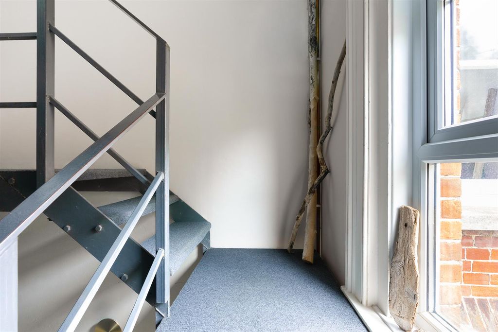 Additional image 29 of 2 bed flat for saleSeaview, Isle Of Wight PO34