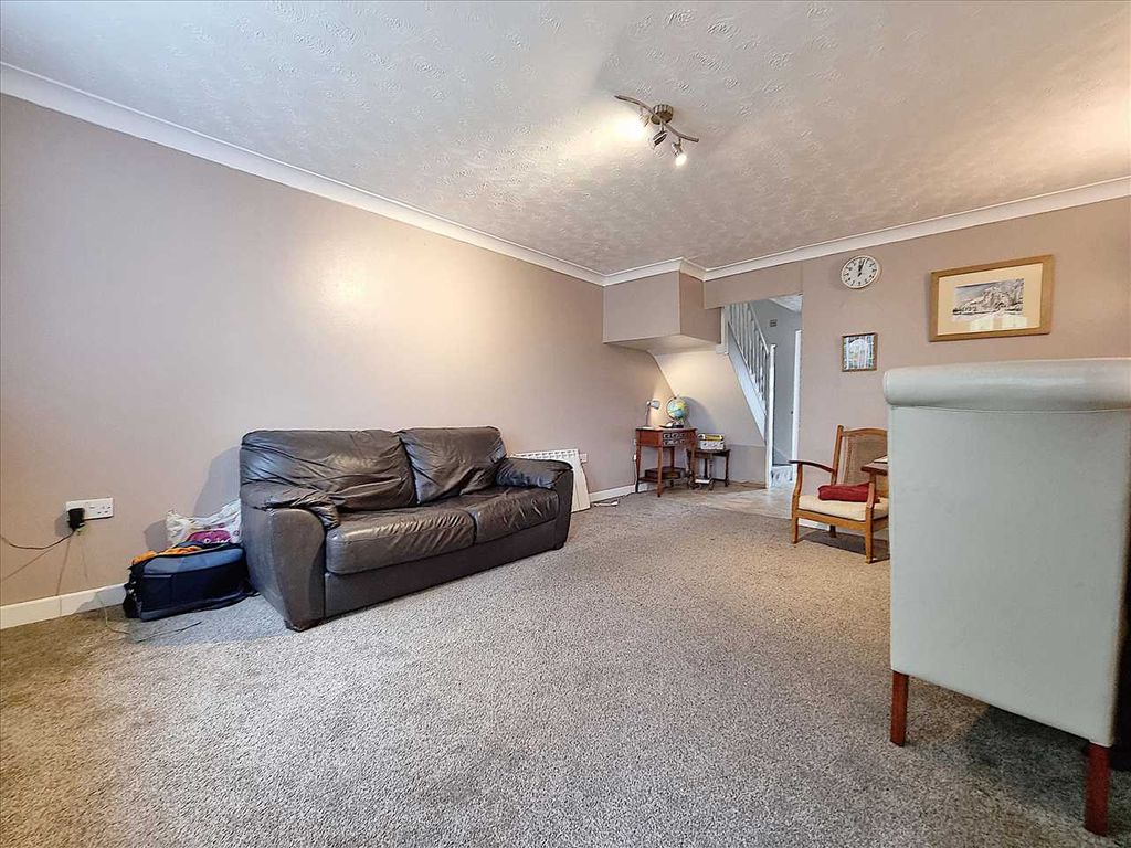 Property photo 2 of 10 Lounge: