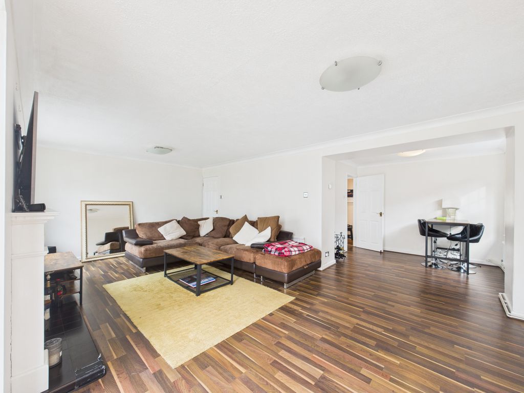 Property photo 3 of 20 Cam01354G0-Pr0643-Still028