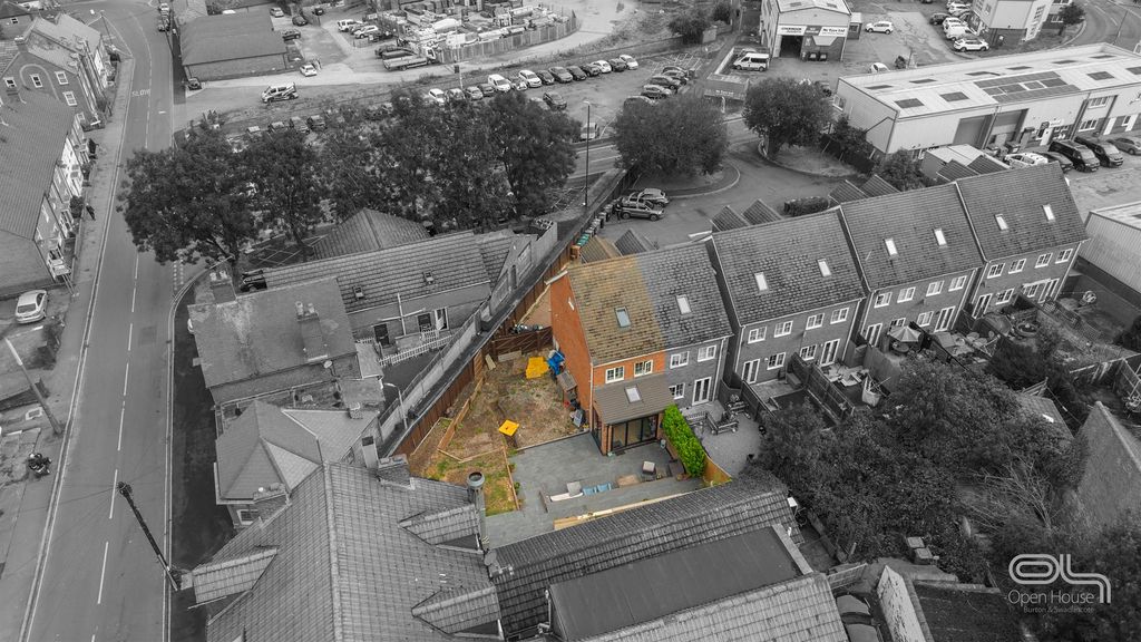 Property photo 3 of 30 Lindsay Court, Swadlincote (9).Jpg