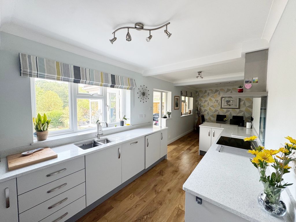 Property photo 3 of 22 Kitchen