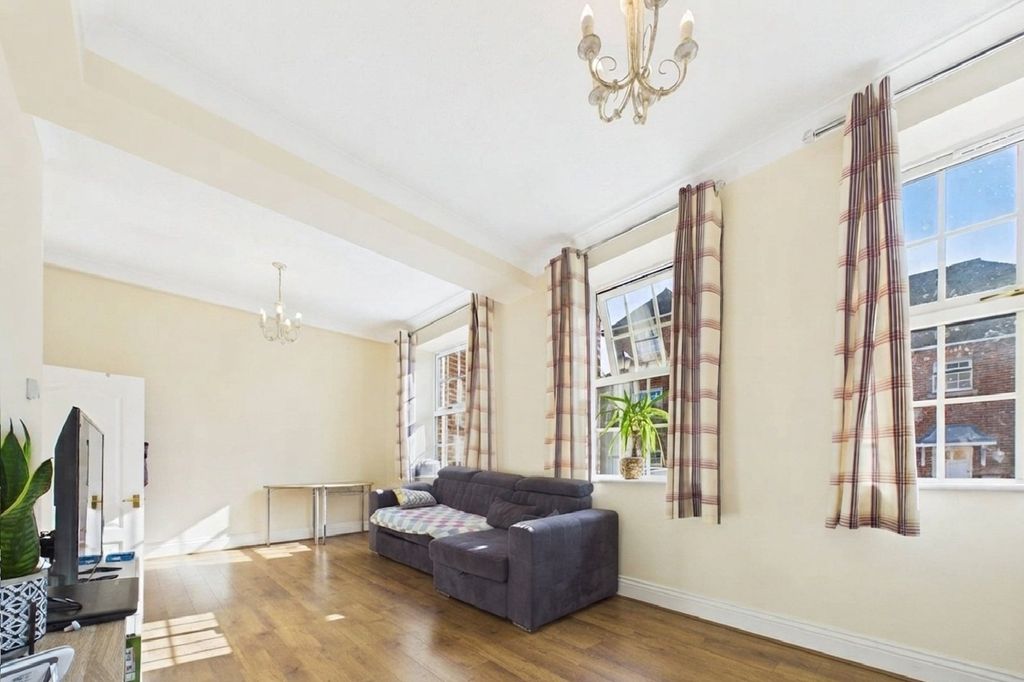 Property photo 2 of 11 Picture No. 17