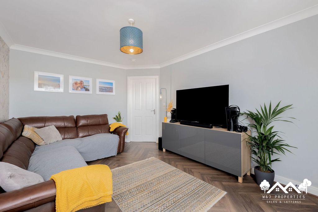 Property photo 3 of 33