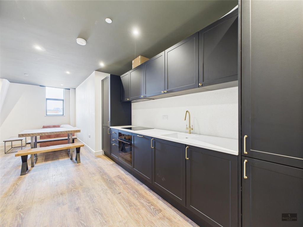 Property photo 1 of 11 Cam02887G0-Pr0446-Still040.Jpg