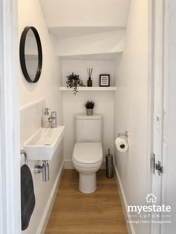 Property photo 3 of 16 Under The Stairs Toilete &amp; Wash Basen