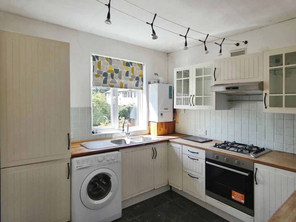 Property photo 3 of 7 Kitchen