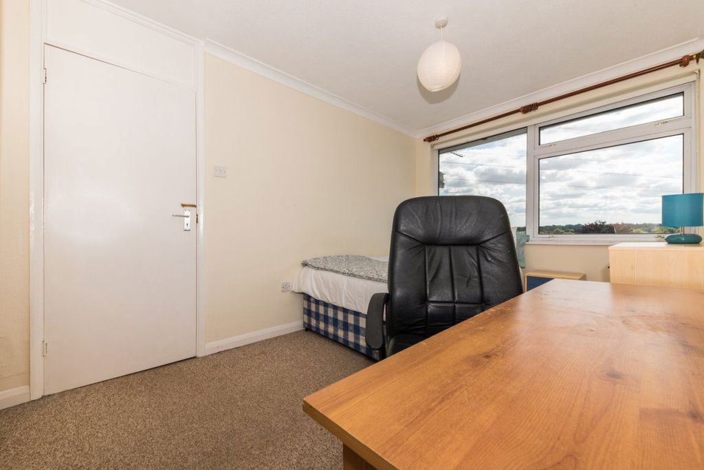 Property photo 3 of 24