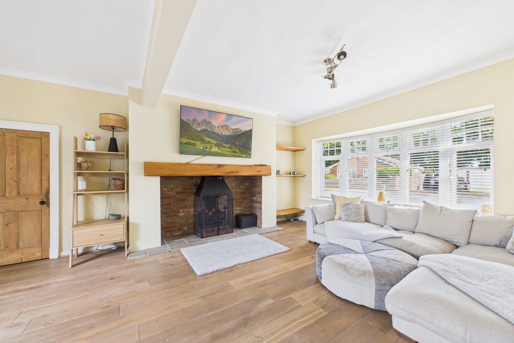 Property photo 2 of 31 Living Room