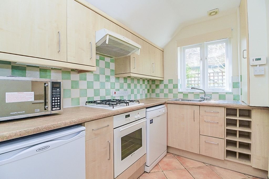 Property photo 3 of 8 Kitchen
