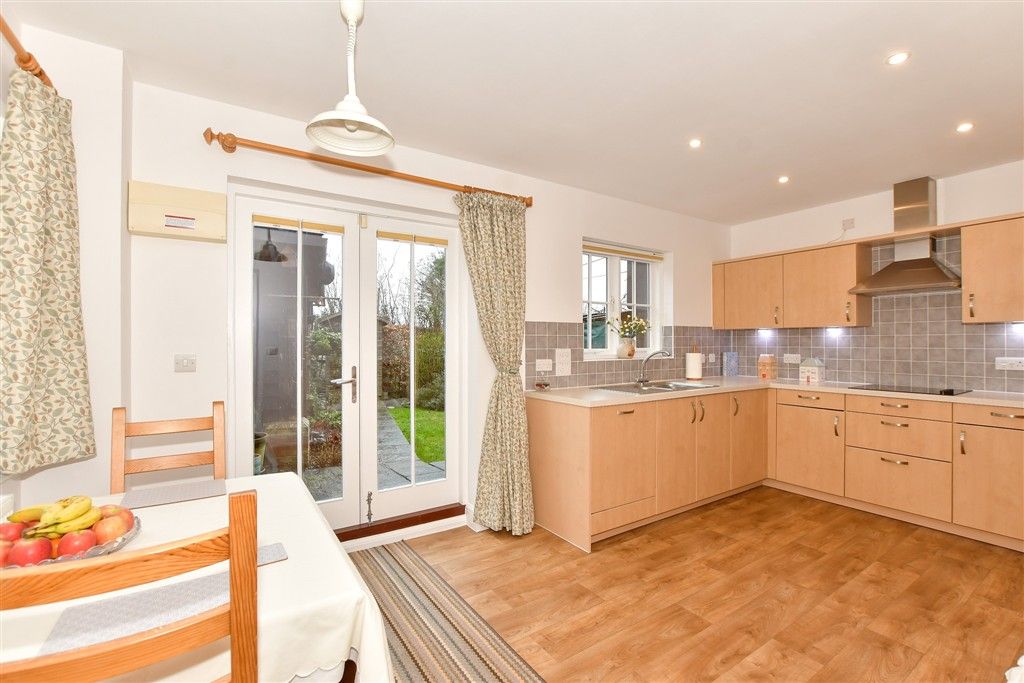 Property photo 3 of 11 Kitchen