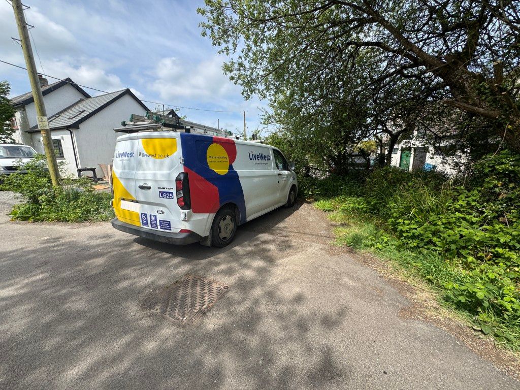 Property photo 1 of 3 Parking