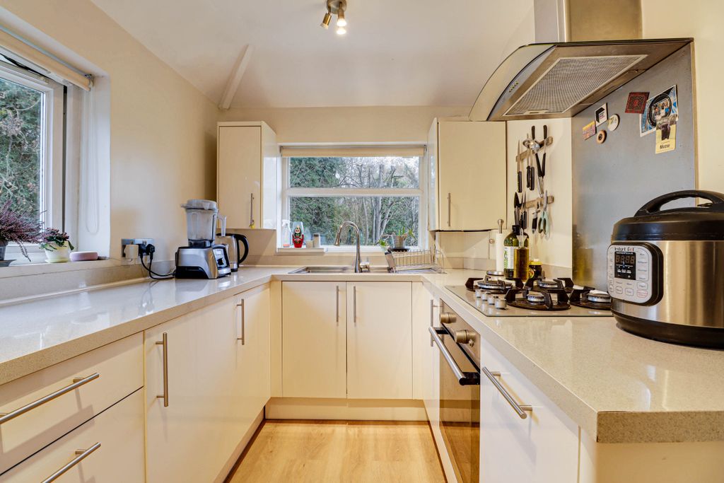 Property photo 3 of 12 Kitchen