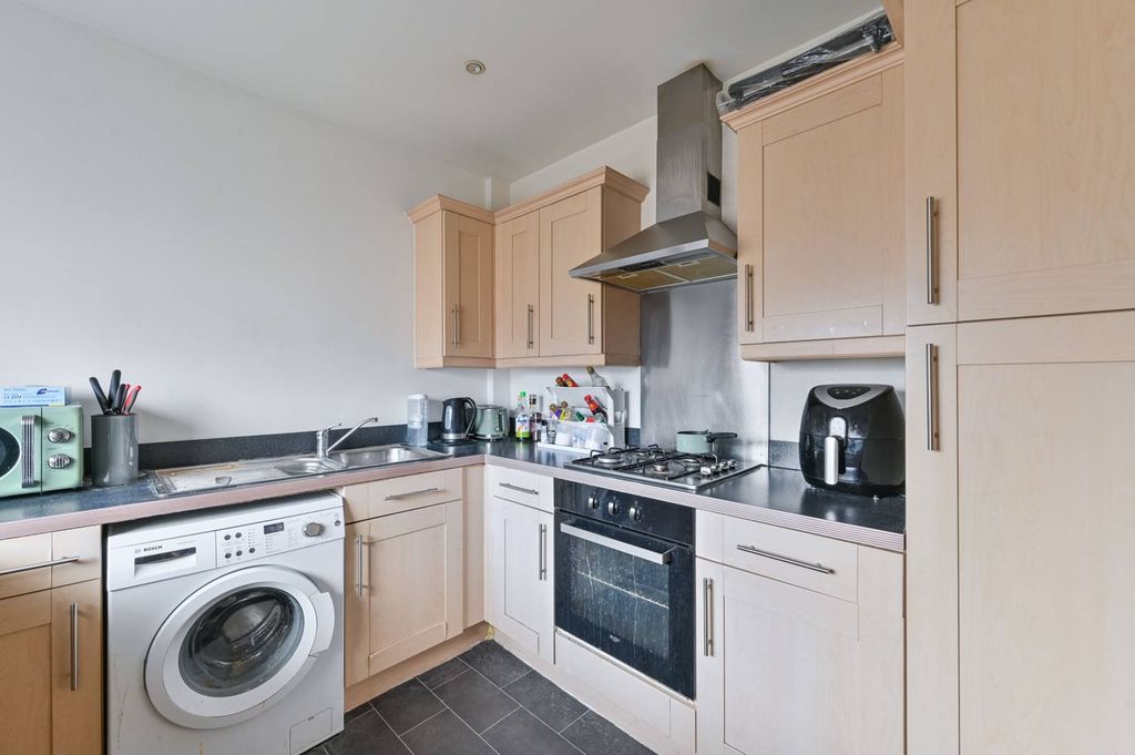 Property photo 3 of 23